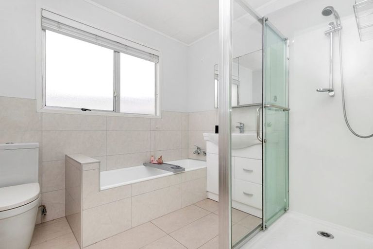 Photo of property in 7 Talmar Place, Massey, Auckland, 0614