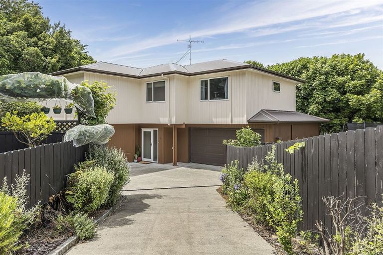 Photo of property in 13c Peterhouse Street, Tawa, Wellington, 5028