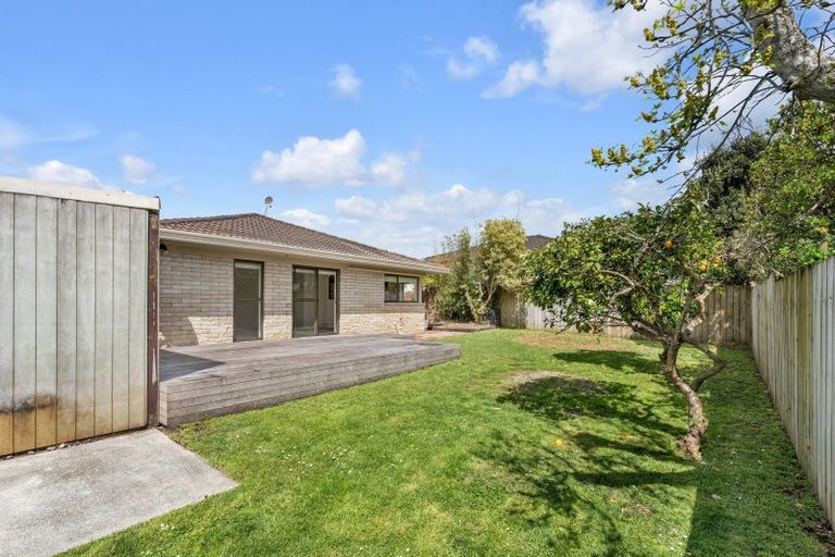 Photo of property in 2/125 Pigeon Mountain Road, Half Moon Bay, Auckland, 2012
