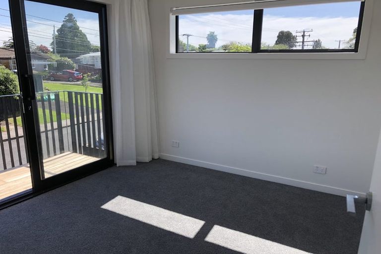 Photo of property in 16a Hamurana Place, Te Atatu Peninsula, Auckland, 0610