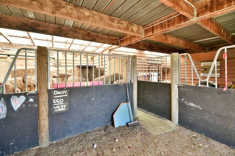 Photo of property in 37 Te Pua School Road, Helensville, 0875