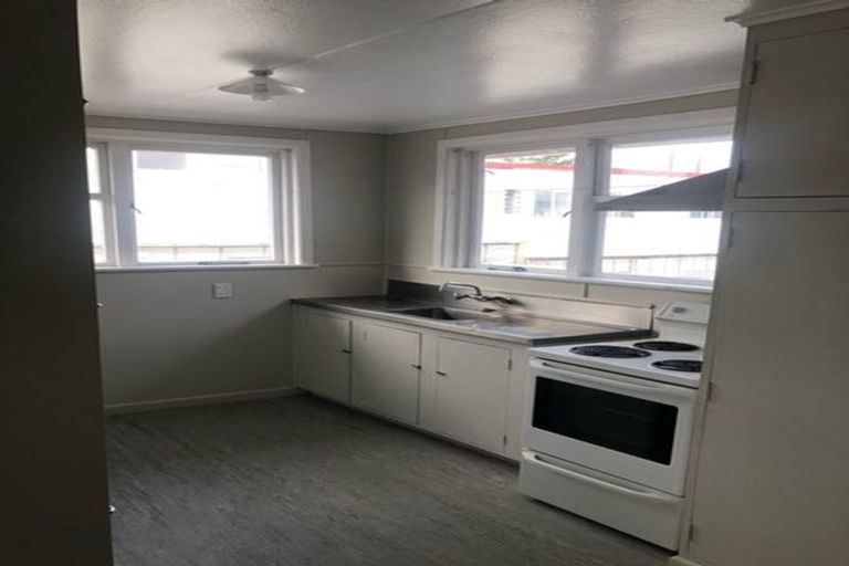 Photo of property in 3164 Great North Road, New Lynn, Auckland, 0600