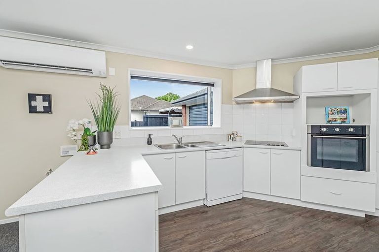 Photo of property in 2/57 Cutts Road, Russley, Christchurch, 8042