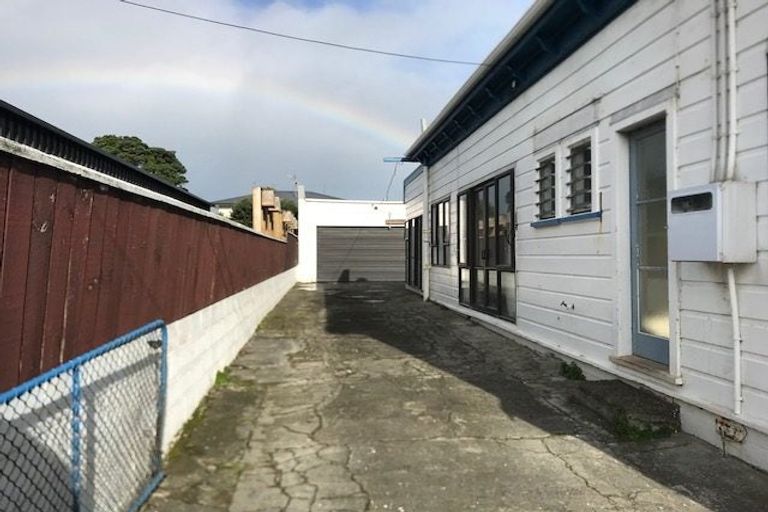 Photo of property in 17 Rua Street, Lyall Bay, Wellington, 6022