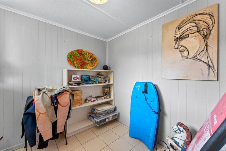 Photo of property in 27 Domain Crescent, Muriwai, Waimauku, 0881