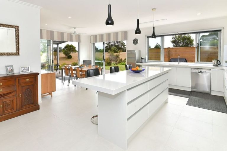 Photo of property in 37a Shakespear Road, Army Bay, Whangaparaoa, 0930