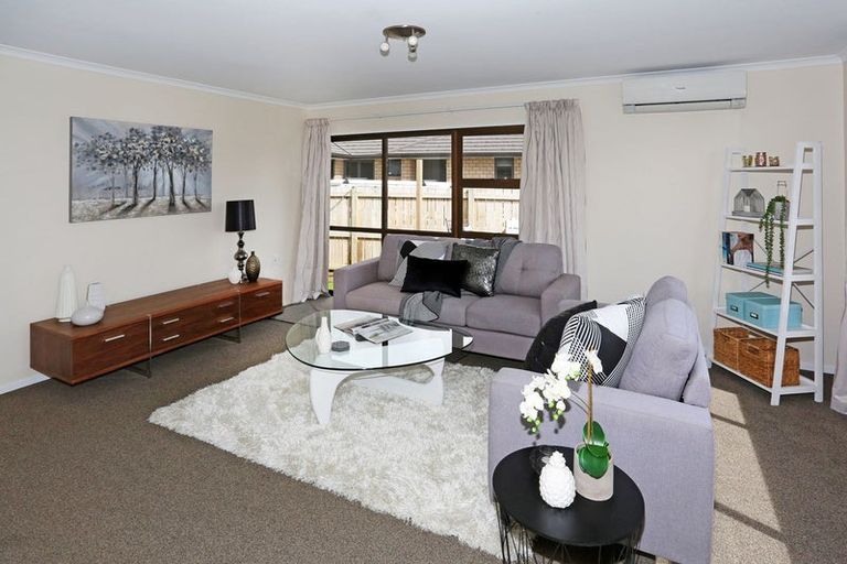 Photo of property in 12 Henry Curd Terrace, Pukekohe, 2120