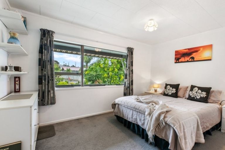 Photo of property in 25 Waiora Road, Stanmore Bay, Whangaparaoa, 0932