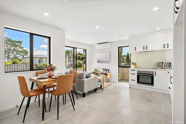 Photo of property in 2/107 Porchester Road, Papakura, 2110