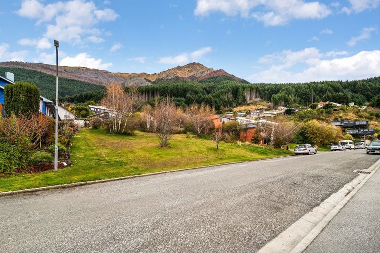 Photo of property in 14 Avalon Crescent, Fernhill, Queenstown, 9300
