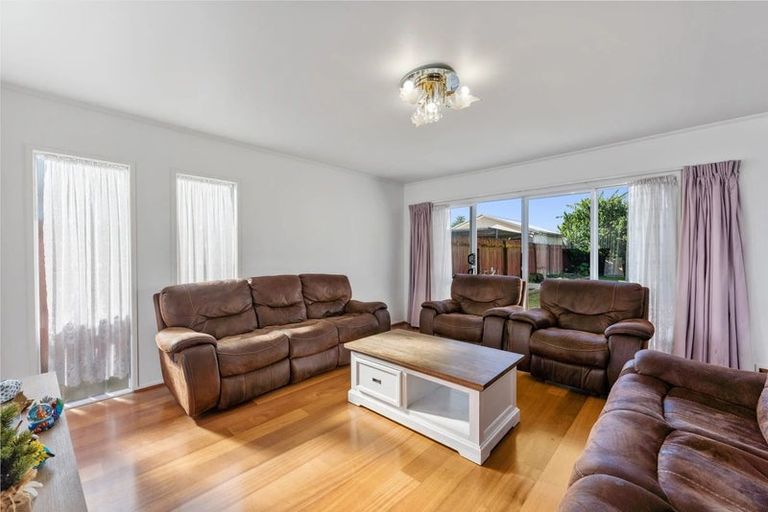 Photo of property in 436 Roscommon Road, Clendon Park, Auckland, 2103