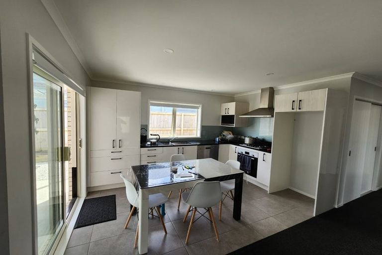 Photo of property in 30 Opouatu Avenue, Glenbrook, 2681