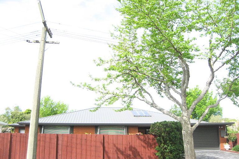 Photo of property in 2 Hannah Place, Redwood, Christchurch, 8051