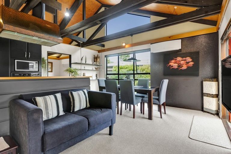 Photo of property in 19a John Guthrie Place, Merrilands, New Plymouth, 4312