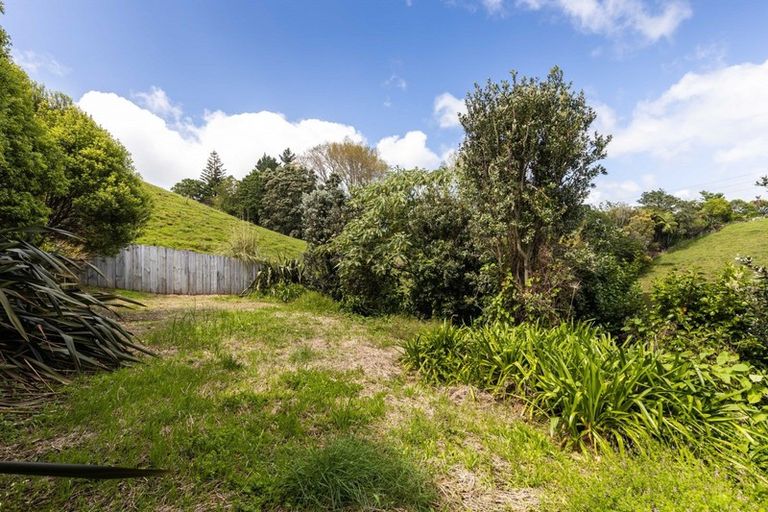 Photo of property in 11 Heta Road, Highlands Park, New Plymouth, 4312