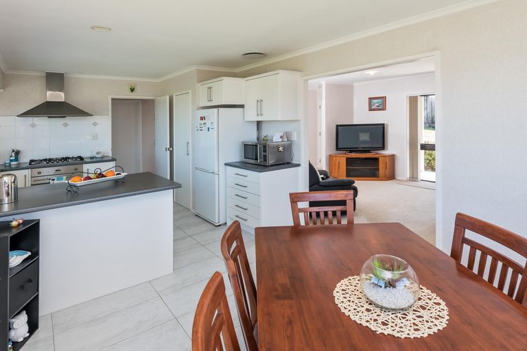 Photo of property in 34 Pinewood Grove, Botany Downs, Auckland, 2010