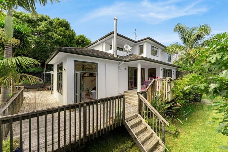 Photo of property in 12b Kimberly Grove, Greenhithe, Auckland, 0632
