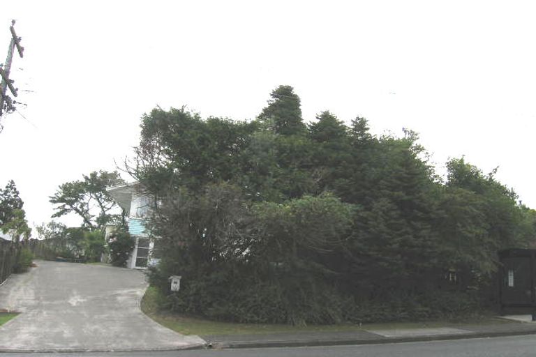 Photo of property in 2/76 Sunnynook Road, Sunnynook, Auckland, 0620