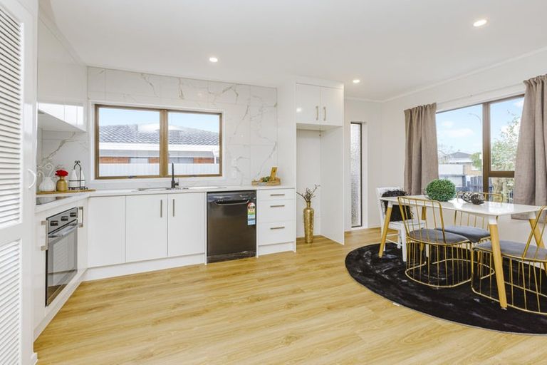 Photo of property in 2b Roys Road, Weymouth, Auckland, 2103