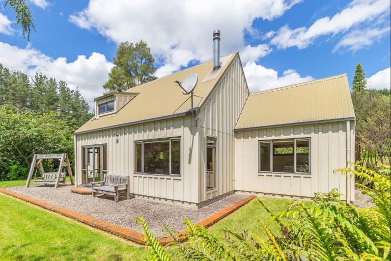 Photo of property in 34 Makahika Road, Levin, 5571