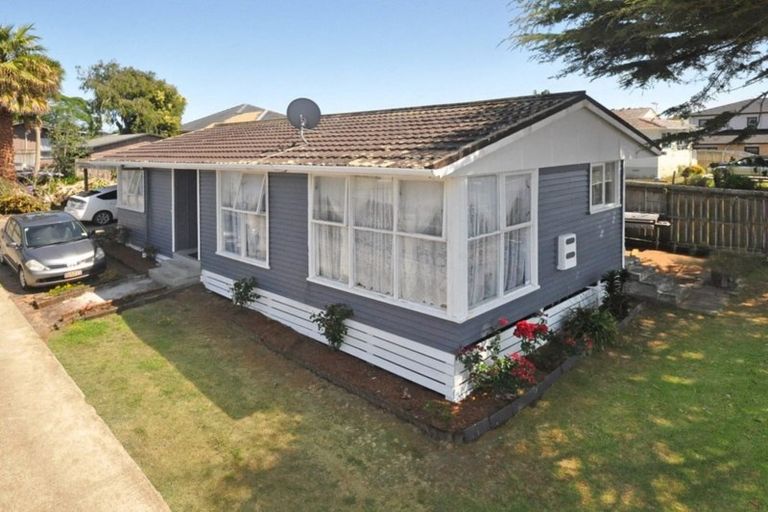 Photo of property in 10 Lane Road, Weymouth, Auckland, 2103