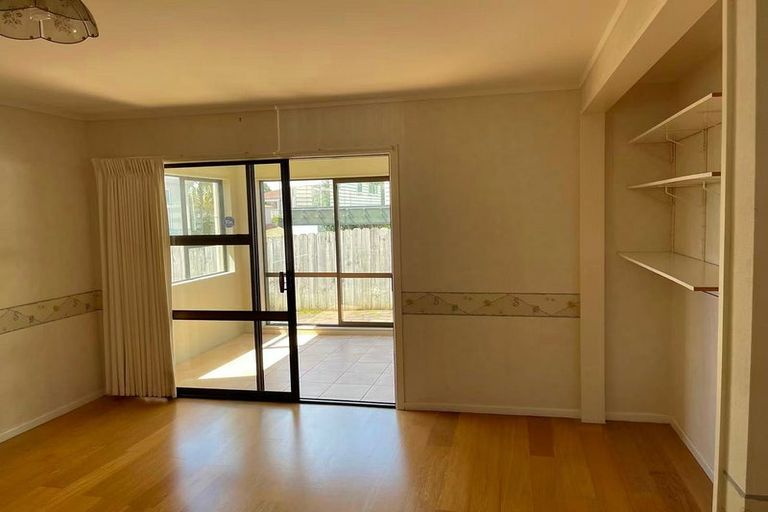 Photo of property in 17 Waller Avenue, Bucklands Beach, Auckland, 2012