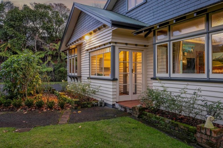 Photo of property in 192a Mangorei Road, Merrilands, New Plymouth, 4312