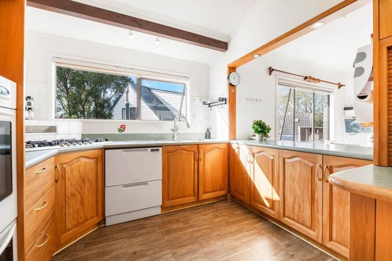 Photo of property in 17 Palliser Lane, Browns Bay, Auckland, 0630