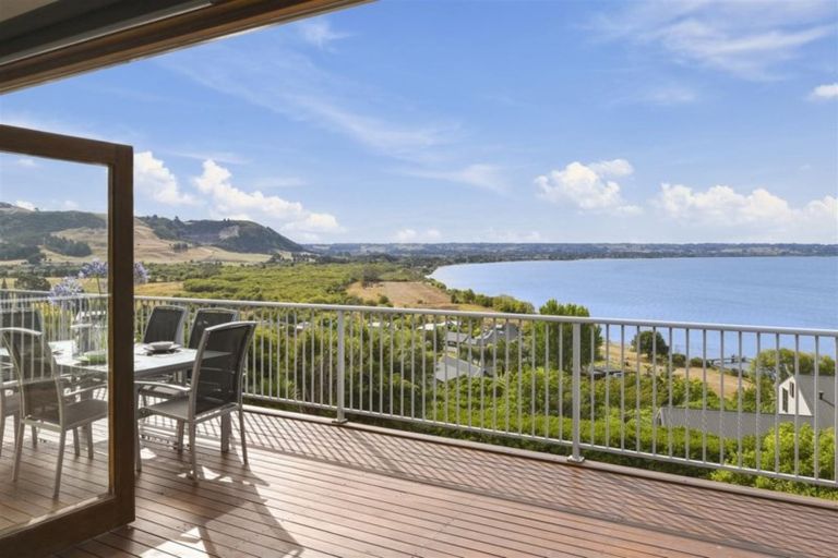 Photo of property in 7 Naera Place, Kawaha Point, Rotorua, 3010