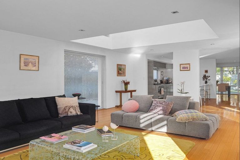 Photo of property in 97a Fendalton Road, Fendalton, Christchurch, 8014