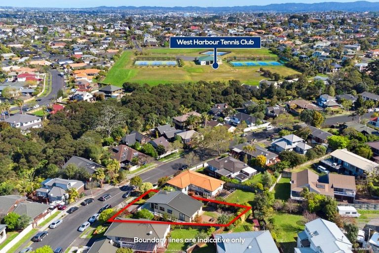 Photo of property in 5 Lagoon Way, West Harbour, Auckland, 0618