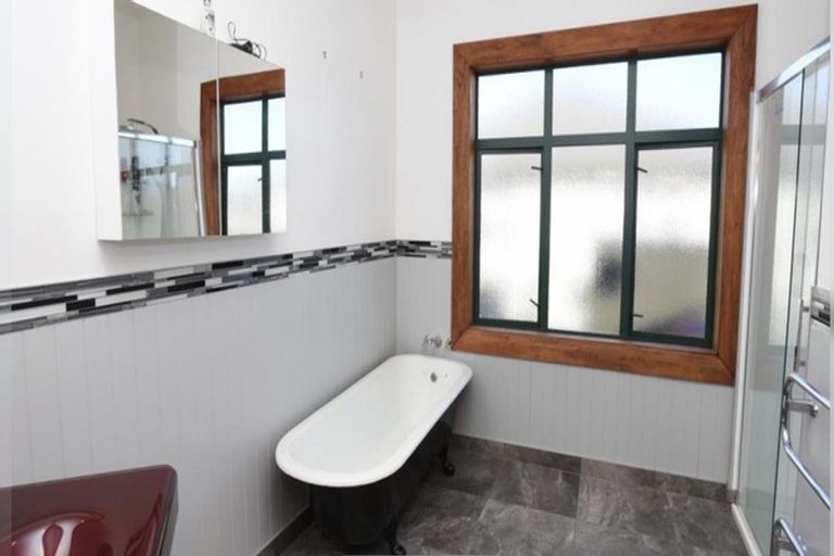 Photo of property in 18 Albert Street, Winton, 9720