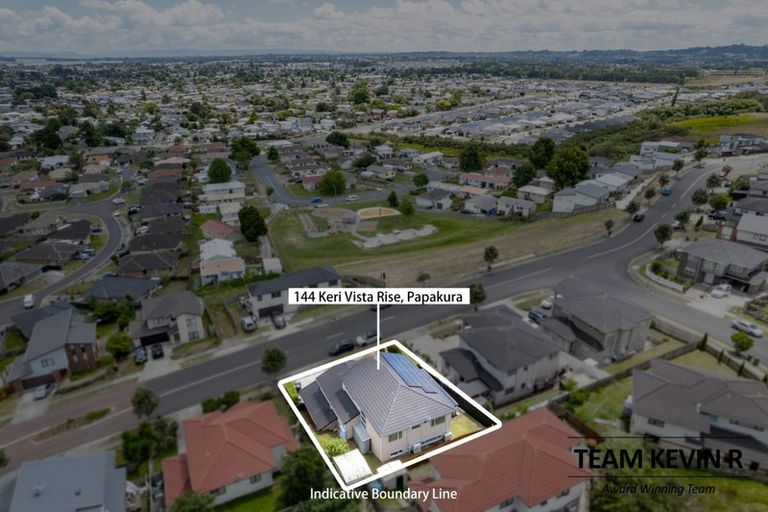 Photo of property in 144 Keri Vista Rise, Papakura, 2110