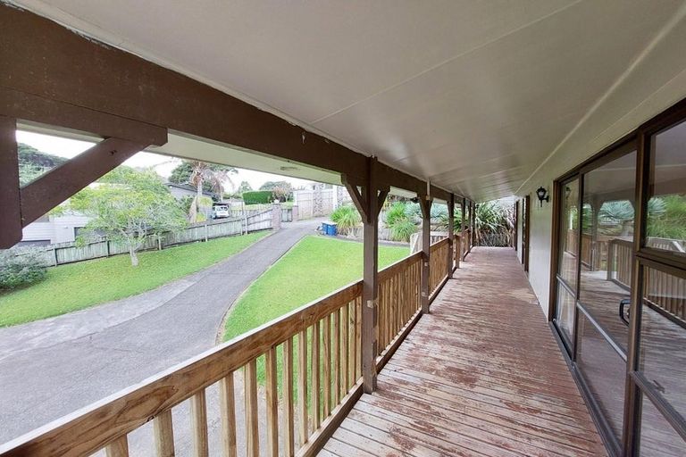 Photo of property in 8 Lowtherhurst Road, Massey, Auckland, 0614