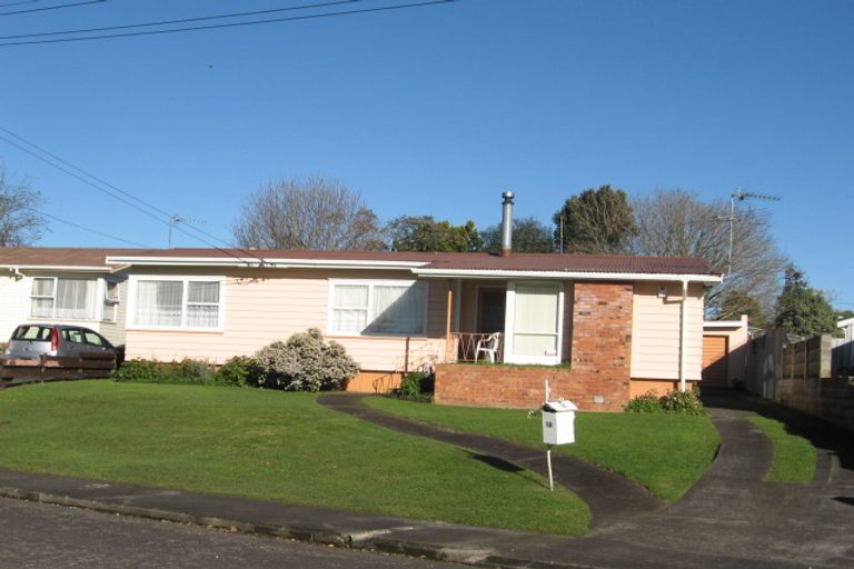Photo of property in 10 Clendon Place, Manurewa, Auckland, 2102