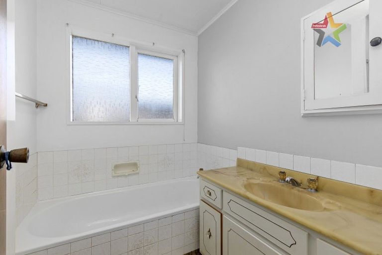 Photo of property in 1 Otira Grove, Kelson, Lower Hutt, 5010