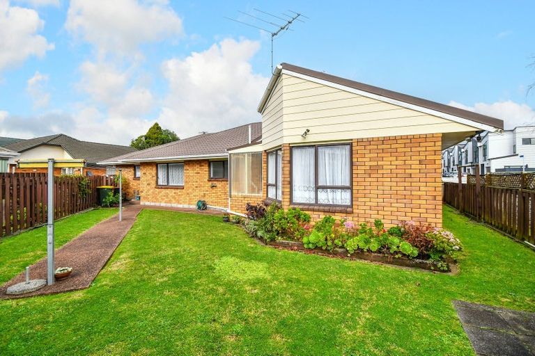 Photo of property in 2/1 Nelson Street, Papakura, 2110