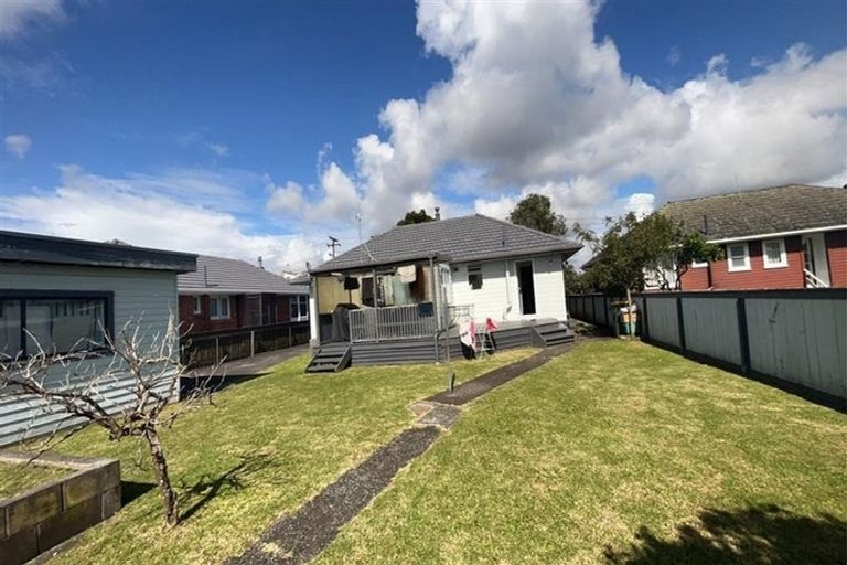 Photo of property in 641 Te Atatu Road, Te Atatu Peninsula, Auckland, 0610