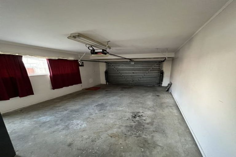 Photo of property in 1/64 Aviemore Drive, Highland Park, Auckland, 2010