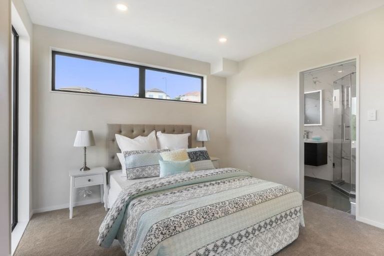 Photo of property in 42 Waihou Crescent, Albany Heights, Auckland, 0632