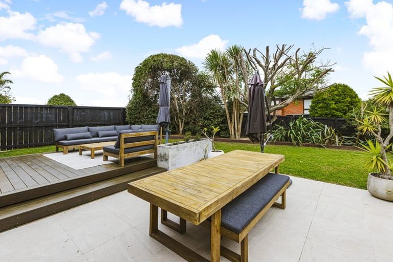 Photo of property in 9 Elrita Place, Conifer Grove, Takanini, 2112