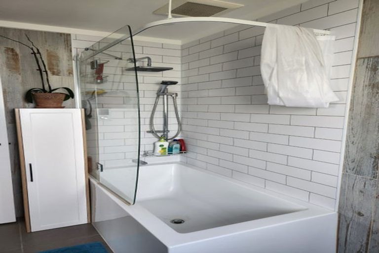 Photo of property in 17 Jasmine Grove, Maungaraki, Lower Hutt, 5010