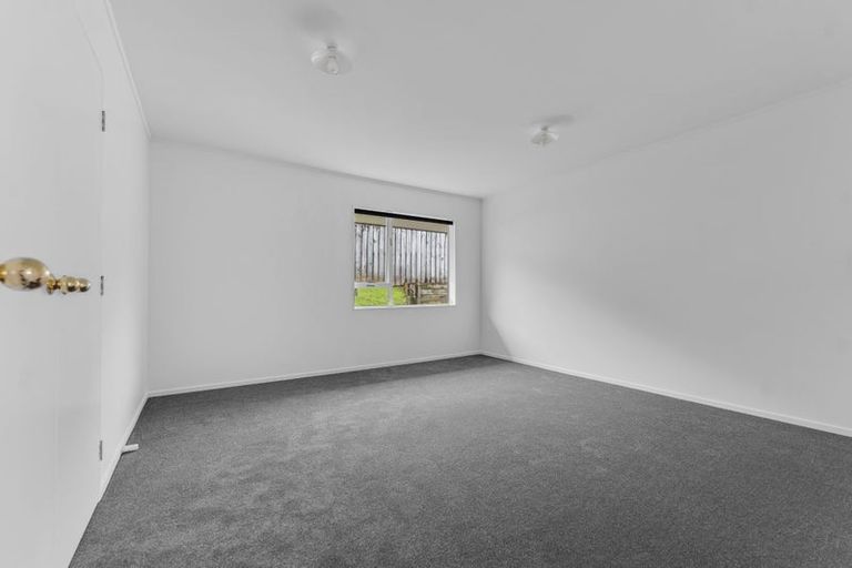 Photo of property in 17 Cretian Crescent, Henderson, Auckland, 0612