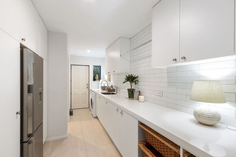 Photo of property in 6 Meadowcroft Lane, Harewood, Christchurch, 8051