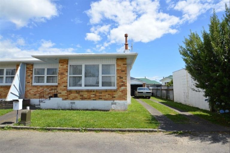 Photo of property in 1 Sherwood Place, Levin, 5510