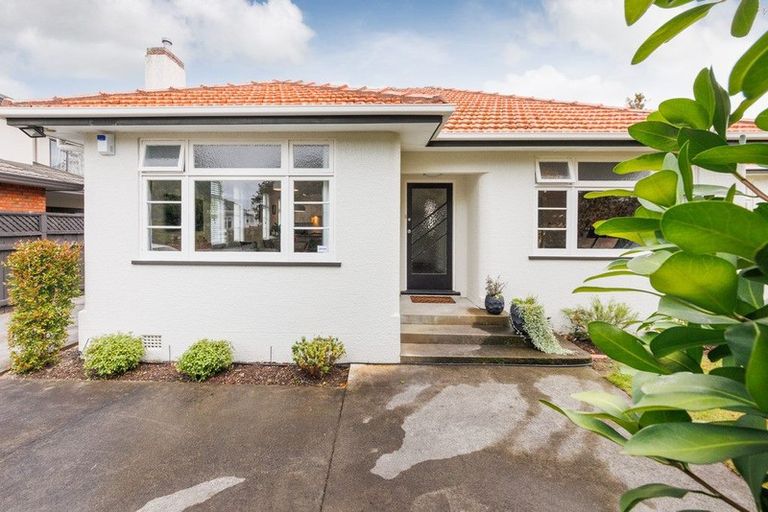 Photo of property in 35 Hardie Street, Hokowhitu, Palmerston North, 4410