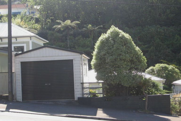 Photo of property in 42 Todman Street, Brooklyn, Wellington, 6021