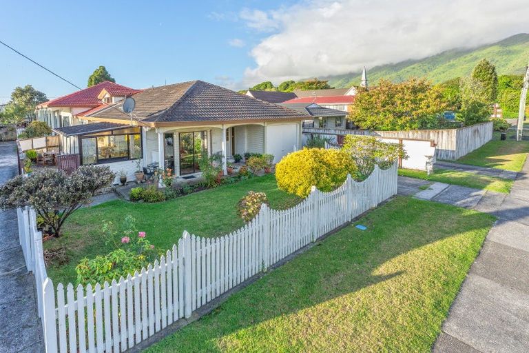 Photo of property in 51 Ngaio Road, Waikanae, 5036