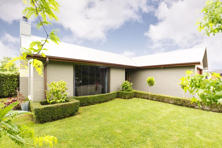 Photo of property in 44 Roberts Line, Kelvin Grove, Palmerston North, 4414