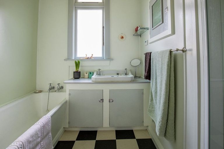 Photo of property in 34 Branxholm Street, Roxburgh, 9500